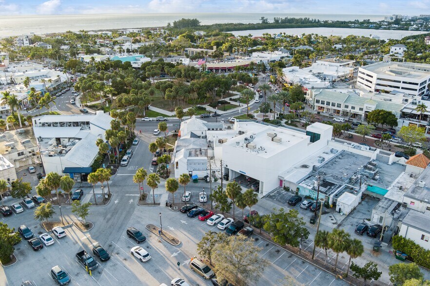 462 John Ringling Blvd, Sarasota, FL à louer - Photo du bâtiment - Image 3 de 21