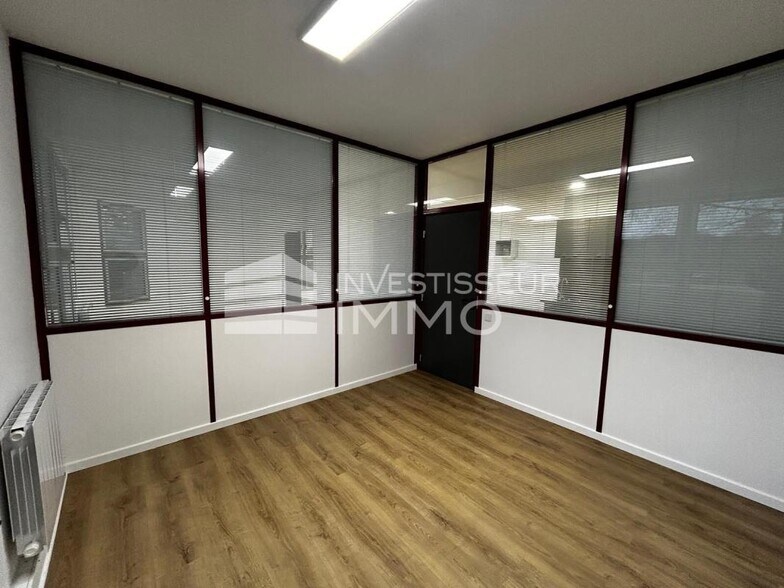 Bureau dans Torcy à vendre - Photo du bâtiment - Image 3 de 20