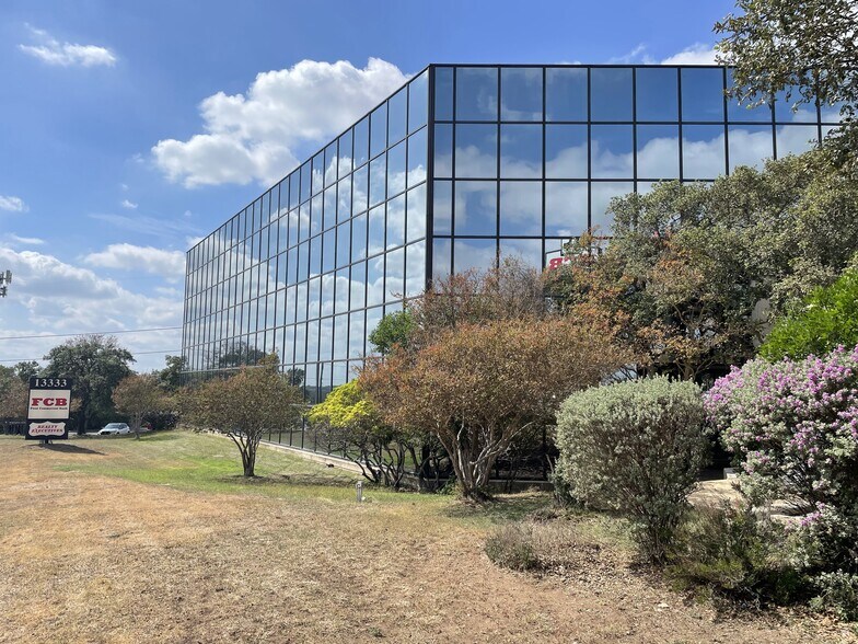 13333 Blanco Rd, San Antonio, TX à louer - Photo du bâtiment - Image 2 de 5