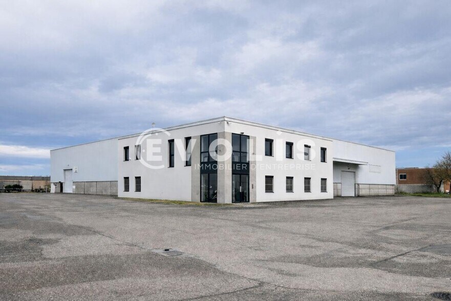 17 Rue Des Frères Lumière, Chassieu for sale - Building Photo - Image 1 of 29