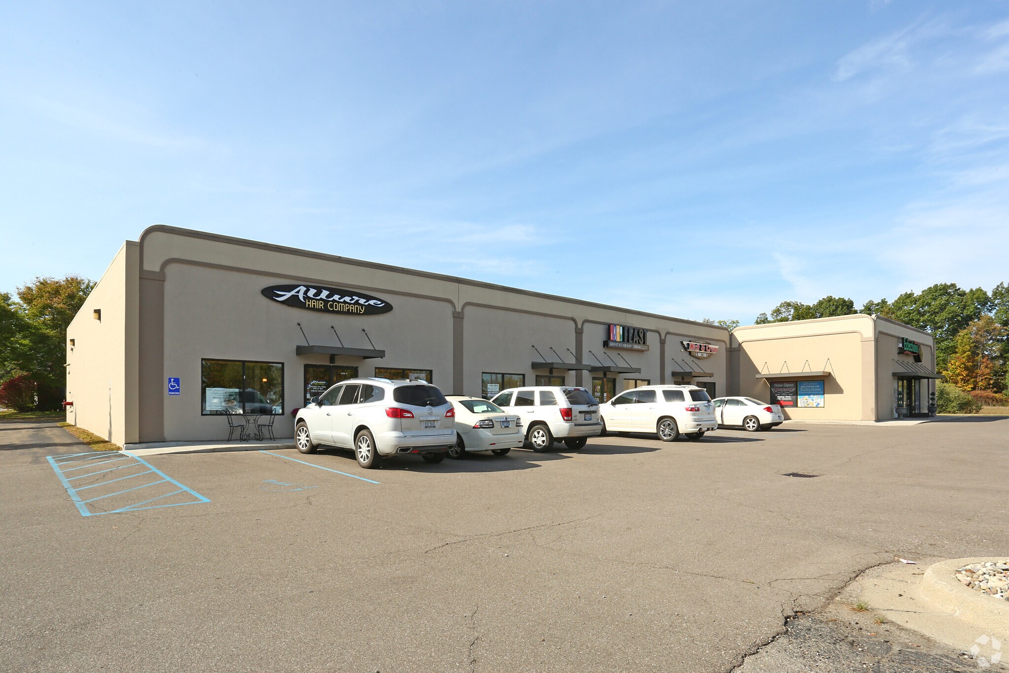 495 N Fenway Dr, Fenton, MI for lease Building Photo- Image 1 of 5