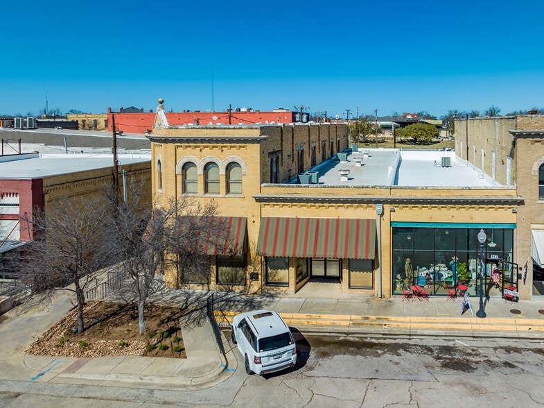 113 E 3rd St, Taylor, TX for lease - Building Photo - Image 3 of 35