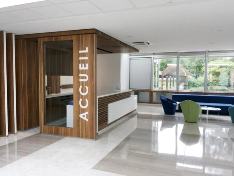 Office in Cergy for lease - Interior Photo - Image 2 of 12