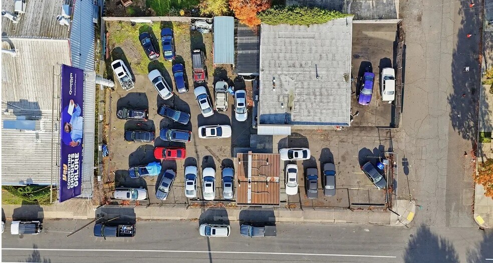 9321 SE Stark St, Portland, OR à vendre - Photo du bâtiment - Image 2 de 20