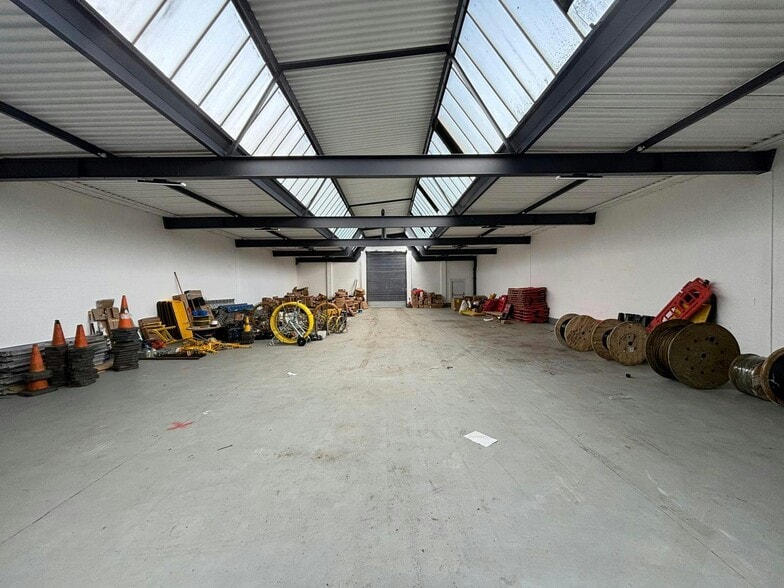 7-25 Fairfield Pl, East Kilbride for sale - Building Photo - Image 2 of 5