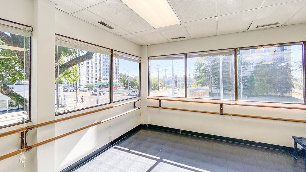 12110 Jasper Ave NW, Edmonton, AB for lease - Interior Photo - Image 2 of 5