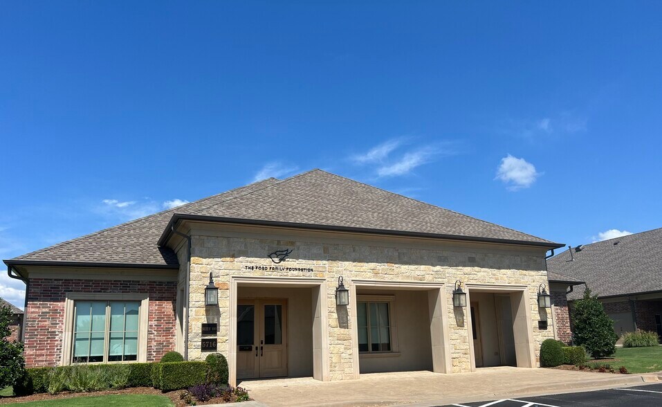 5716 NW 135th St, Oklahoma City, OK à louer - Photo du bâtiment - Image 1 de 14