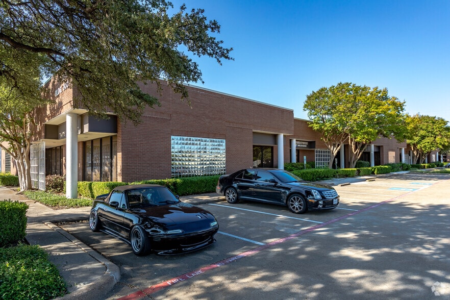 2155 Chenault Dr, Carrollton, TX for lease - Building Photo - Image 1 of 17