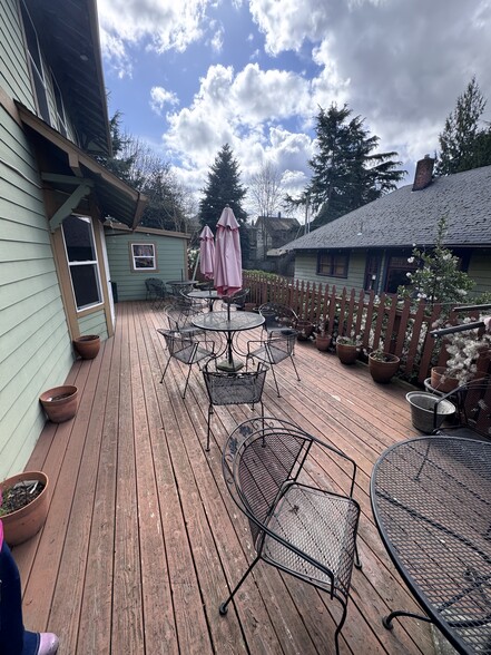 2924 E Burnside St, Portland, OR for lease - Building Photo - Image 3 of 14