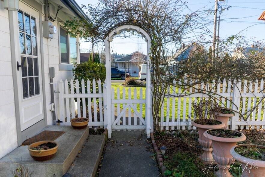 436 Wells Ave N, Renton, WA à vendre - Photo du bâtiment - Image 3 de 15