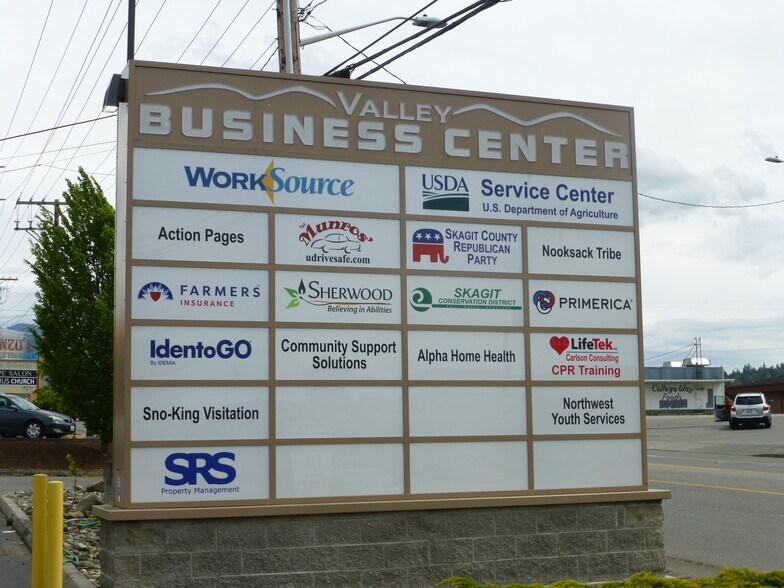 2021 E College Way, Mount Vernon, WA à louer - Photo du bâtiment - Image 3 de 3