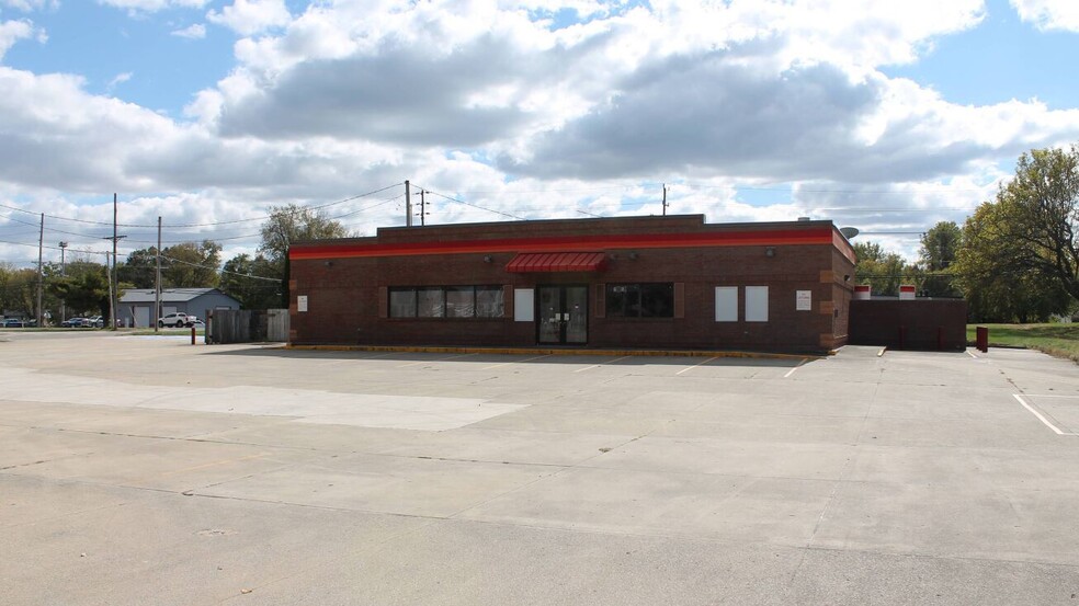 10050 St. Clair Ave, Fairview Heights, IL for lease - Building Photo - Image 1 of 5