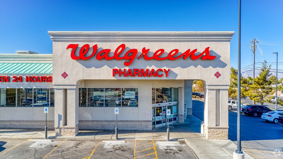 2389 E Windmill Ln, Las Vegas, NV à vendre - Photo du bâtiment - Image 2 de 7