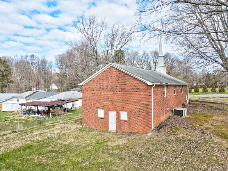 219 Jackson Ave, Lexington, NC for sale - Building Photo - Image 3 of 11