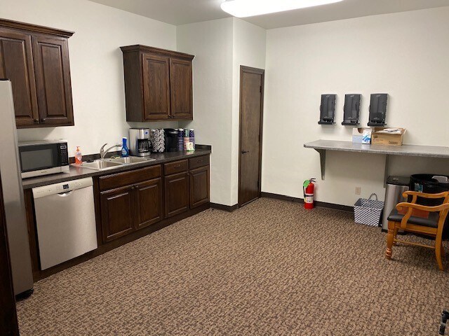 16212 Sonoma Park Dr, Edmond, OK for lease - Interior Photo - Image 2 of 8