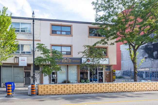 More details for 2766 Dundas St W, Toronto, ON - Retail for Lease