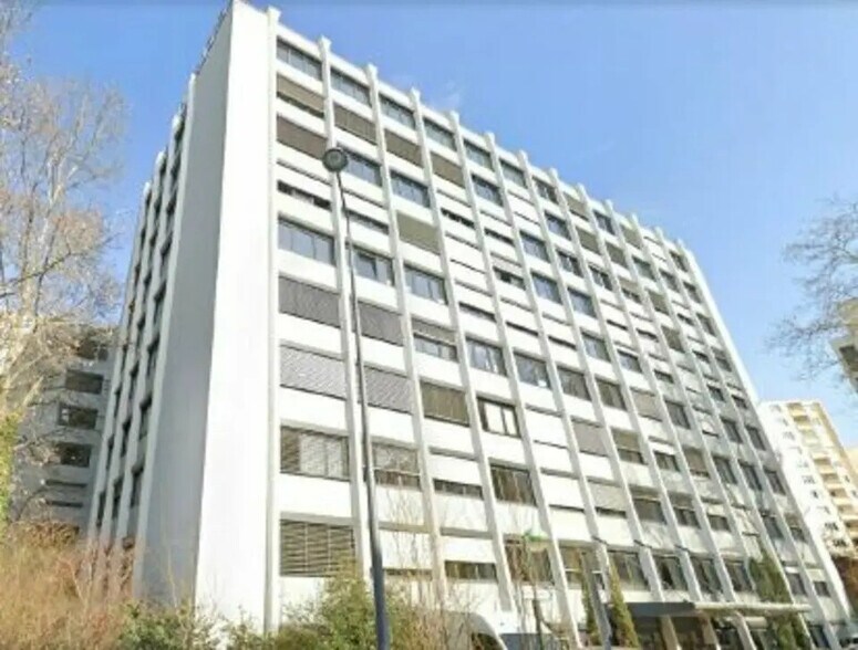 Office in Villeurbanne for sale - Building Photo - Image 1 of 5