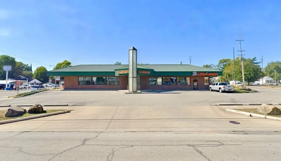 601 N College Ave, Vincennes, IN for lease - Building Photo - Image 1 of 5