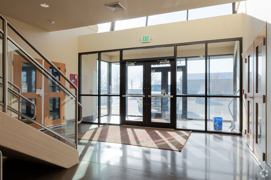 1310 W 233 N, Centerville, UT à vendre - Hall d’entrée - Image 2 de 5