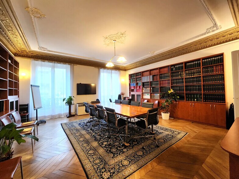 90 Rue D'Amsterdam, Paris à vendre - Photo du bâtiment - Image 3 de 30