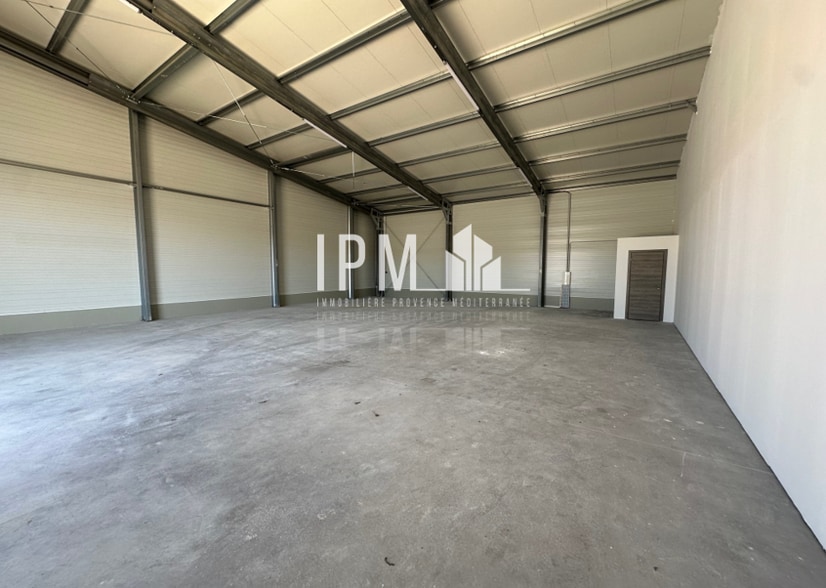 32 Imp. Eugène Chevreul 1, Rognac for lease - Building Photo - Image 2 of 5