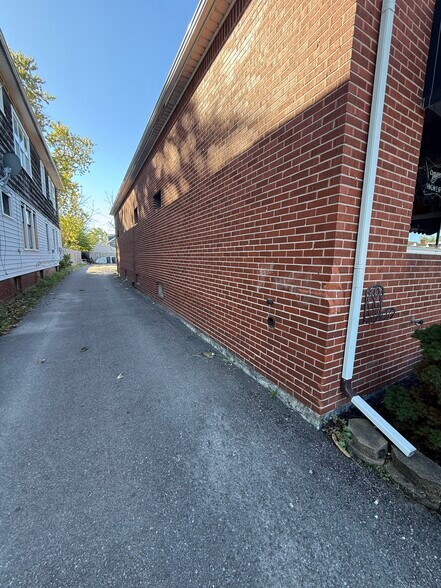 1213 Ridge Rd, Lackawanna, NY à vendre - Photo du bâtiment - Image 3 de 16