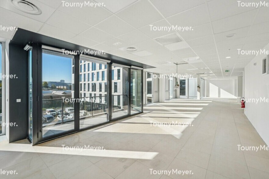 Office in Bordeaux for lease - Interior Photo - Image 3 of 7