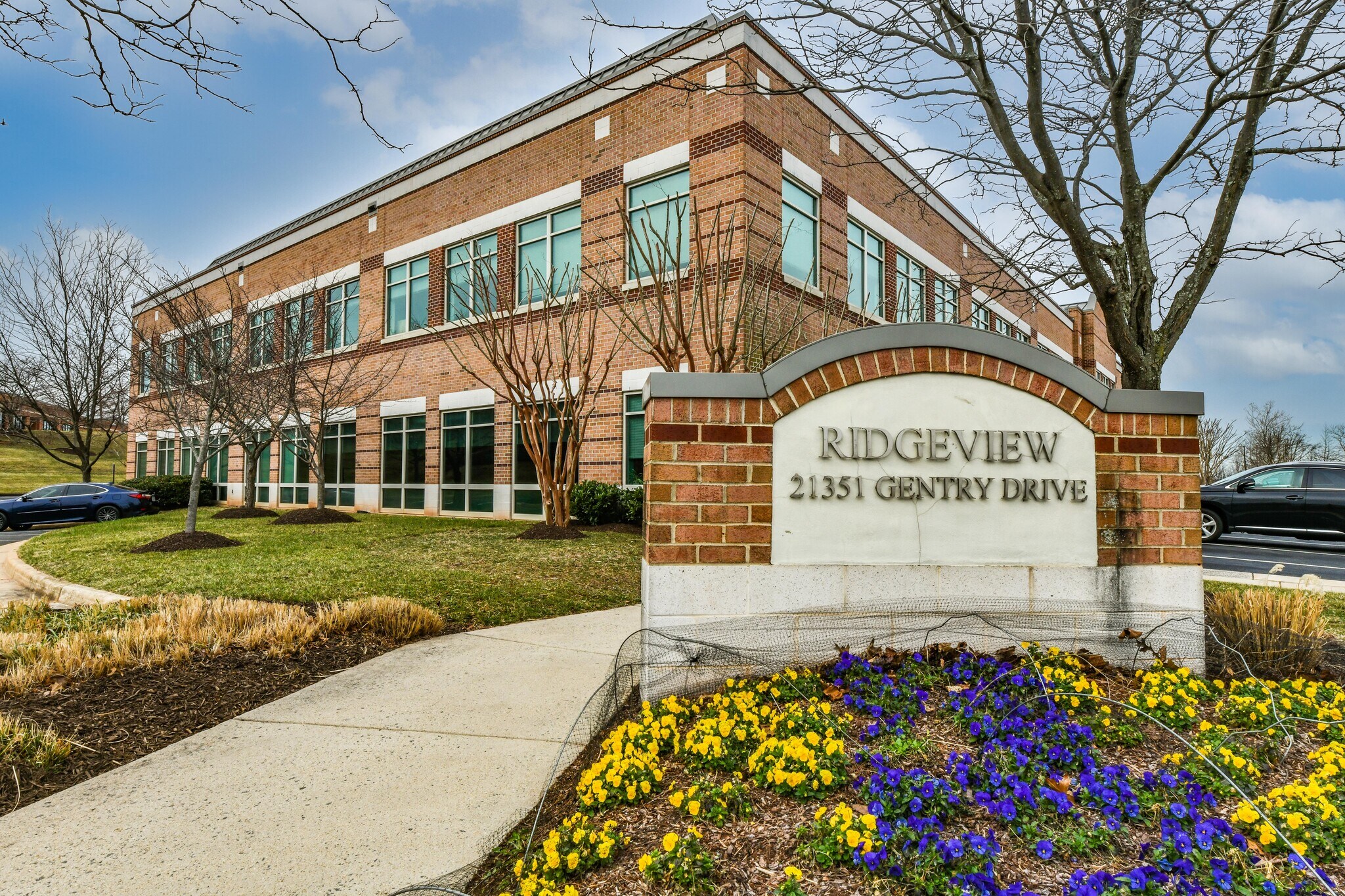 21351 Gentry Dr, Sterling, VA for lease Building Photo- Image 1 of 21