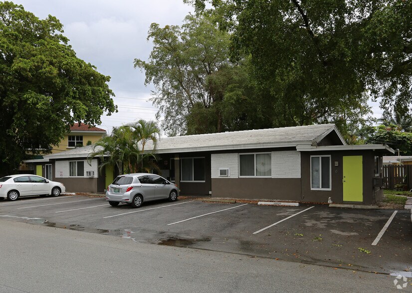 1100 NE 18th Ct, Fort Lauderdale, FL à vendre - Photo du bâtiment - Image 2 de 28