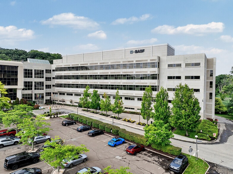 500 White Plains Rd, Tarrytown, NY for sale - Building Photo - Image 1 of 15