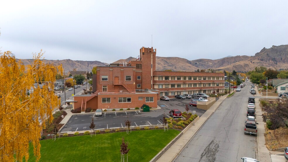 300 S Okanogan Ave, Wenatchee, WA à vendre - Photo du bâtiment - Image 2 de 19
