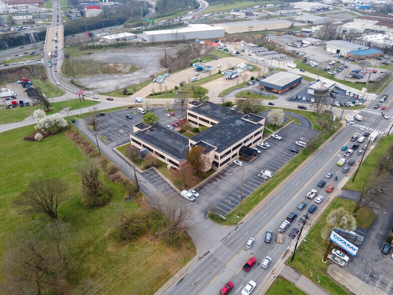 1451 Elm Hill Pike, Nashville, TN à vendre - Photo du bâtiment - Image 3 de 8
