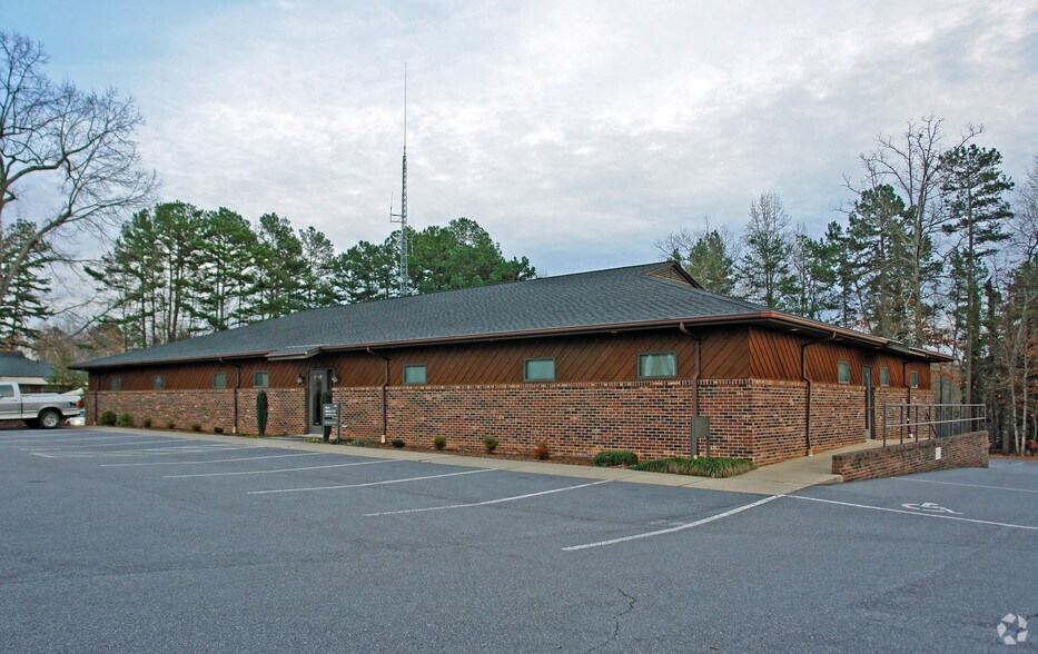 340 9th Avenue Dr NE, Hickory, NC à louer - Photo du bâtiment - Image 2 de 7