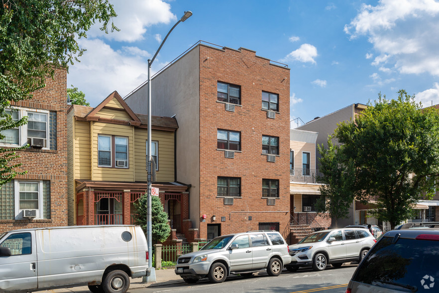 2072 Crotona Ave, Bronx, NY for sale - Primary Photo - Image 1 of 1