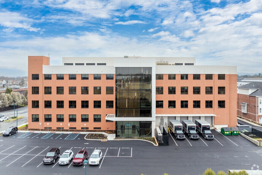 200 N Park Rd, Wyomissing, PA à louer - Photo du bâtiment - Image 3 de 9