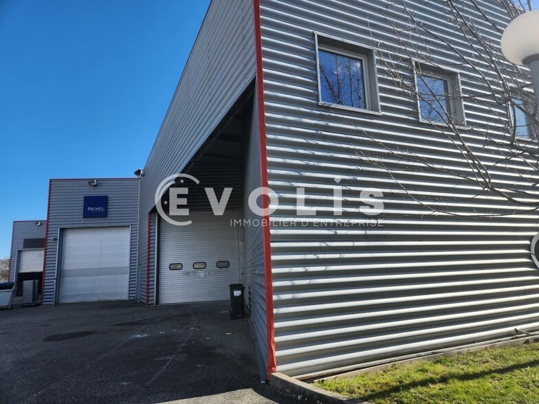 36 Rue Champ Dolin, Saint-Priest for lease - Building Photo - Image 2 of 17