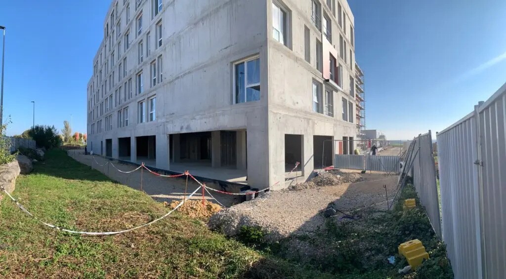 Commerce de détail dans Saint-Apollinaire à louer Photo de construction- Image 1 de 10