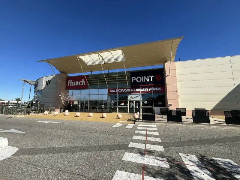 Retail in Avignon for lease Building Photo- Image 1 of 5