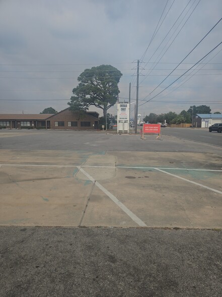 52 Beal Pky SW, Fort Walton Beach, FL à louer - Photo principale - Image 2 de 4