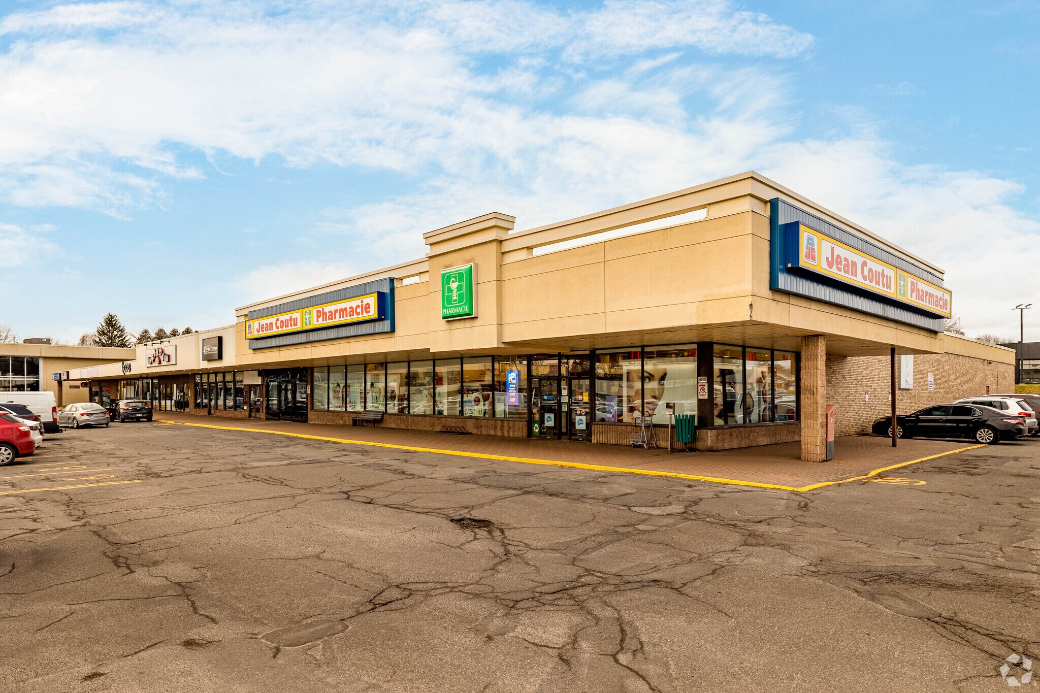 241-253 Boul Labelle, Rosemère, QC for sale Primary Photo- Image 1 of 1