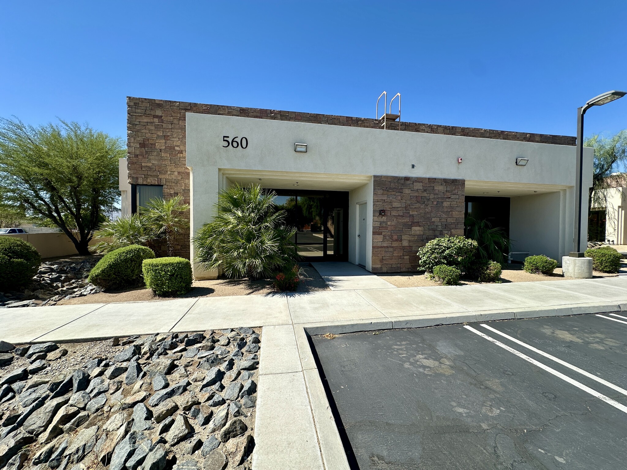 560 S Paseo Dorotea, Palm Springs, CA à louer Photo du bâtiment- Image 1 de 30