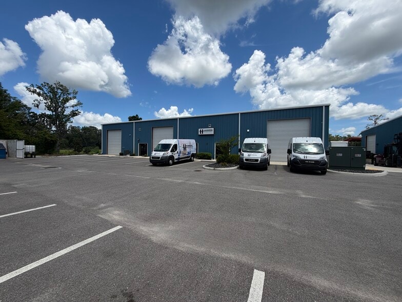 11729 Uradco Pl, San Antonio, FL for lease - Building Photo - Image 1 of 7