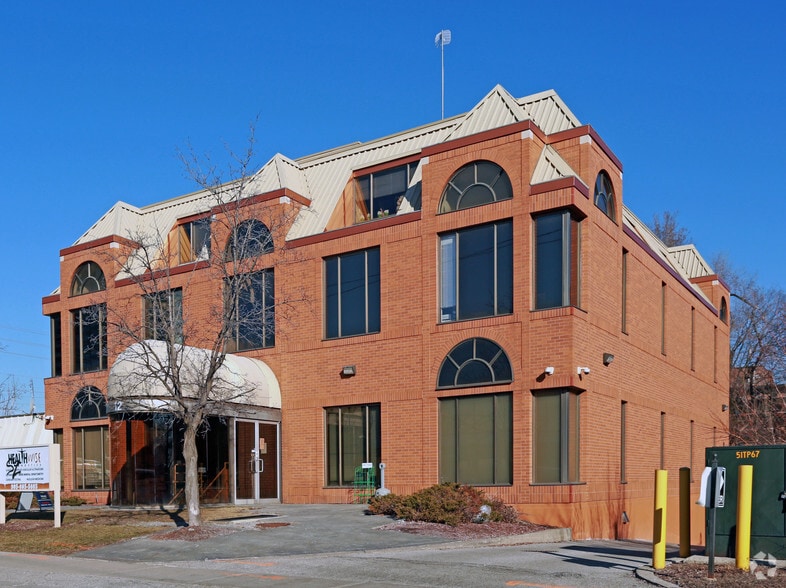 12 Morgan Ave, Markham, ON for lease - Primary Photo - Image 1 of 3