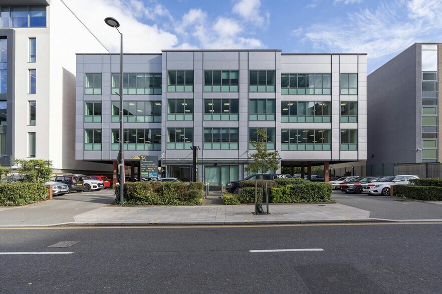 34 Clarendon Rd, Watford à louer - Photo du bâtiment - Image 2 de 14