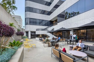 100 N Crescent Dr, Beverly Hills, CA for lease Interior Photo- Image 2 of 5