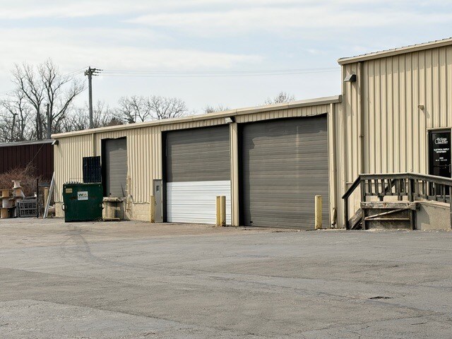 200 E 2nd St, Rochester, MI à louer - Photo du bâtiment - Image 2 de 14