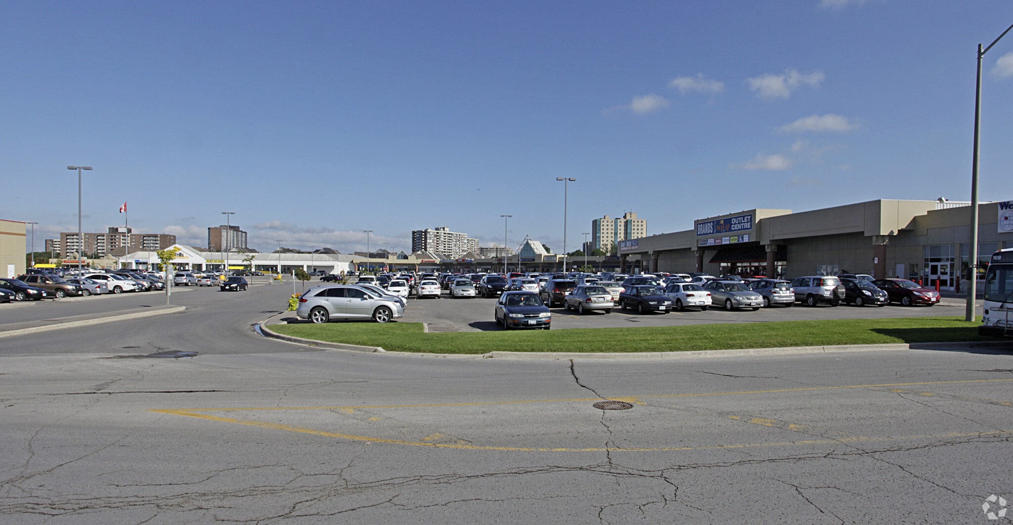 9325 Yonge St, Richmond Hill, ON for lease Building Photo- Image 1 of 6