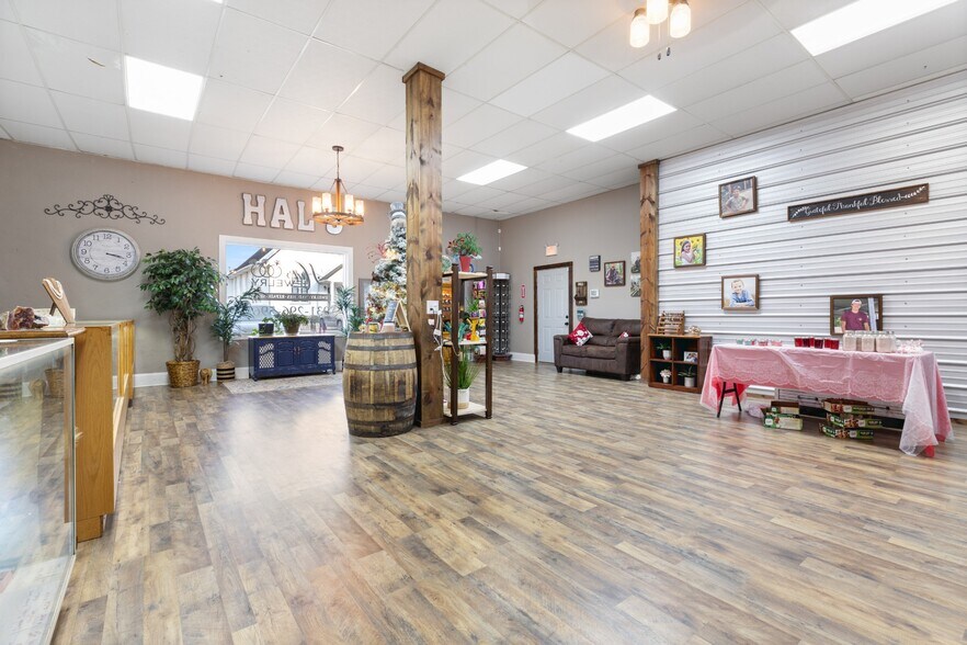 114 N Church St, Waverly, TN à vendre - Photo du bâtiment - Image 3 de 62
