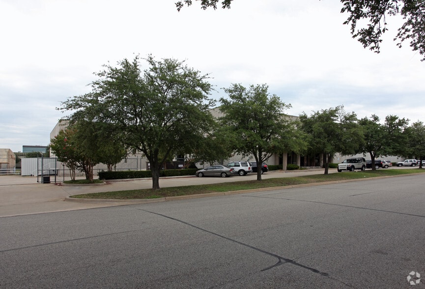 13766 Beta Rd, Dallas, TX for lease - Building Photo - Image 2 of 6