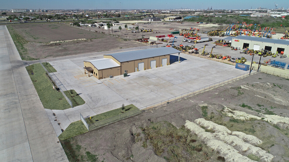 5560 Kingpin Dr, Corpus Christi, TX for lease - Aerial - Image 2 of 9